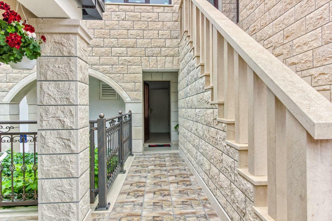 Apartments Petra Бол Екстериор снимка