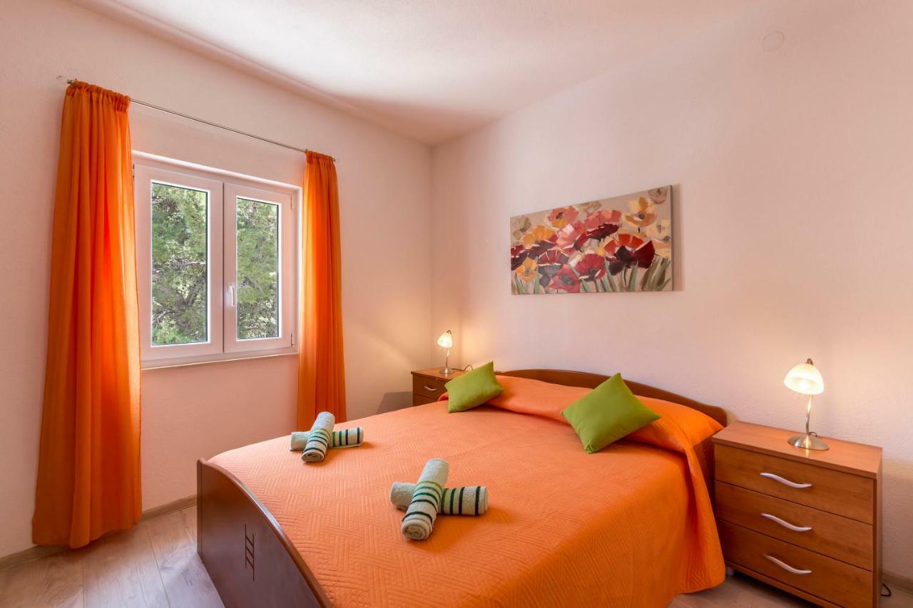 Apartments Petra Бол Екстериор снимка