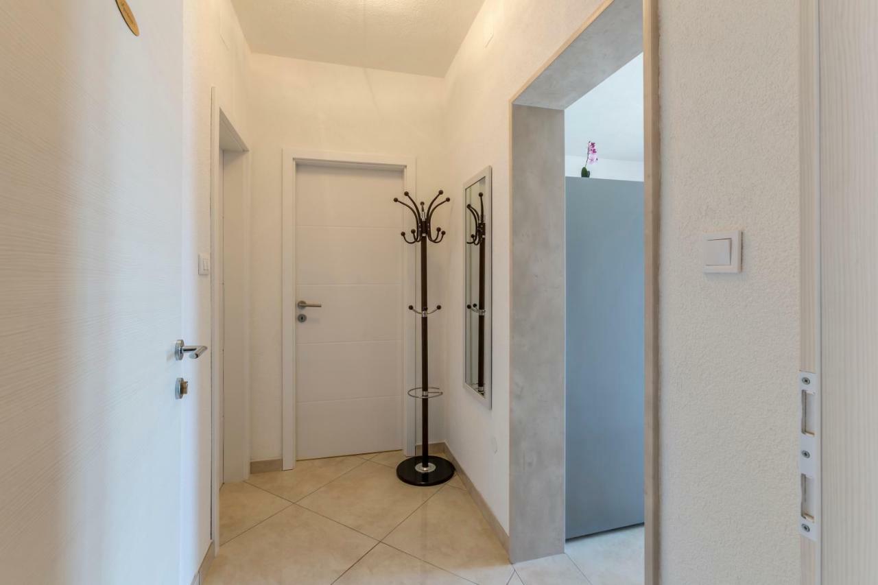 Apartments Petra Бол Екстериор снимка