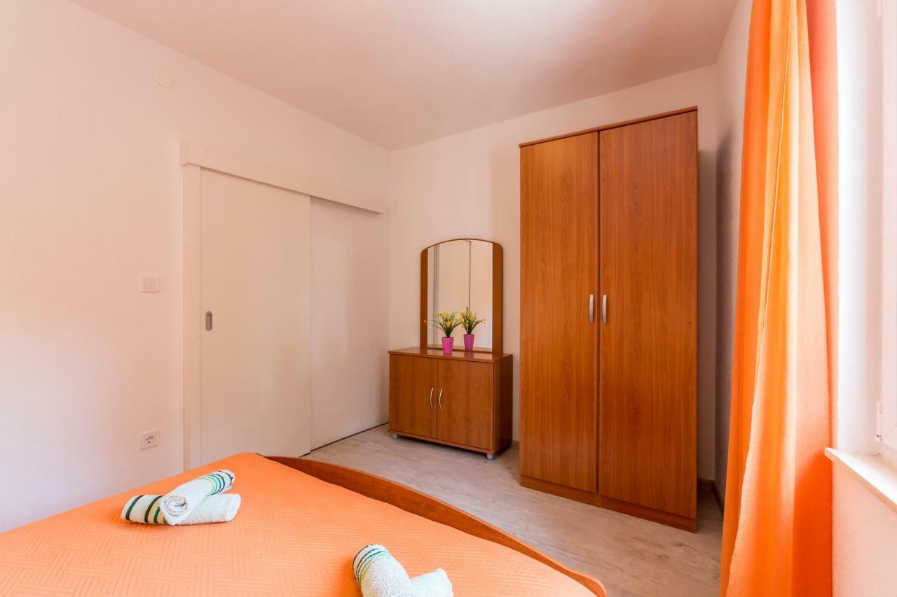 Apartments Petra Бол Екстериор снимка