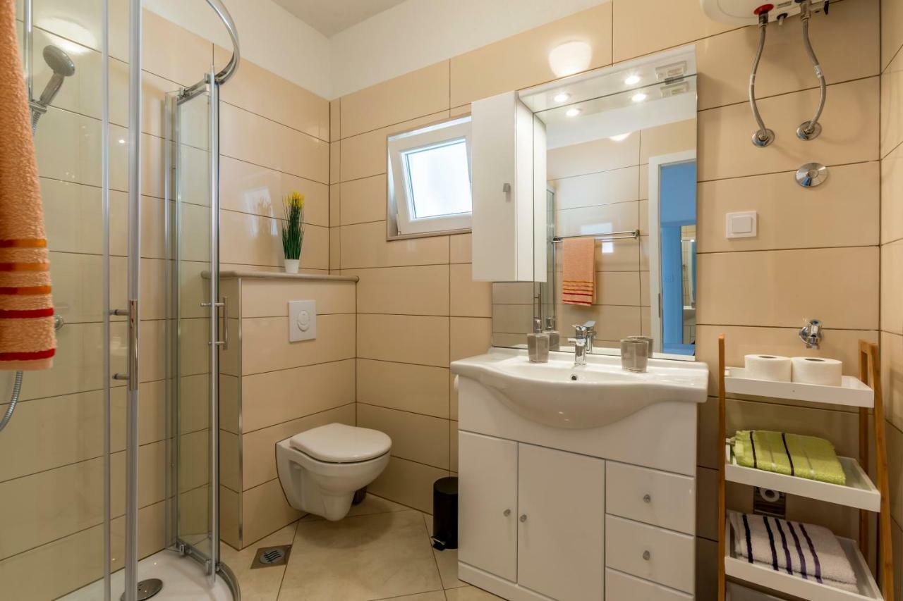 Apartments Petra Бол Екстериор снимка