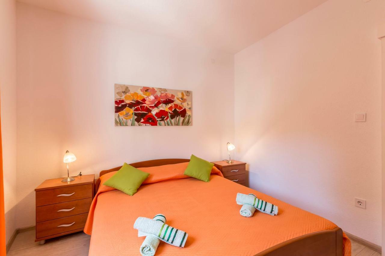 Apartments Petra Бол Екстериор снимка