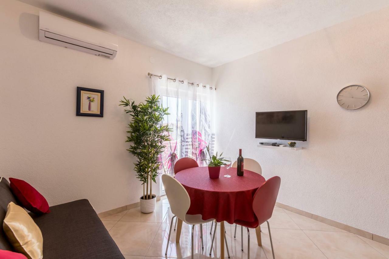 Apartments Petra Бол Екстериор снимка