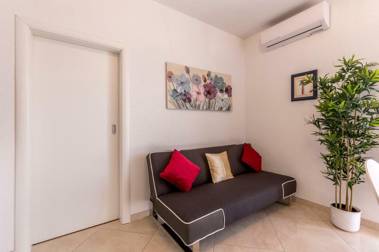 Apartments Petra Бол Екстериор снимка